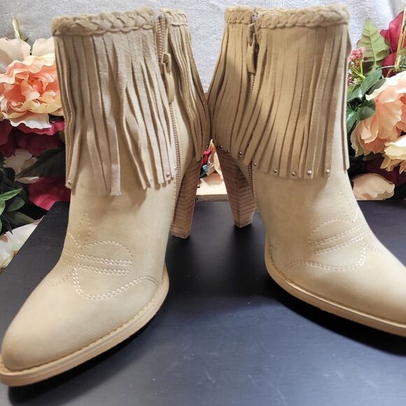 NIB Very Volatile Shakee Ankle Bootie - Picture 4 of 11